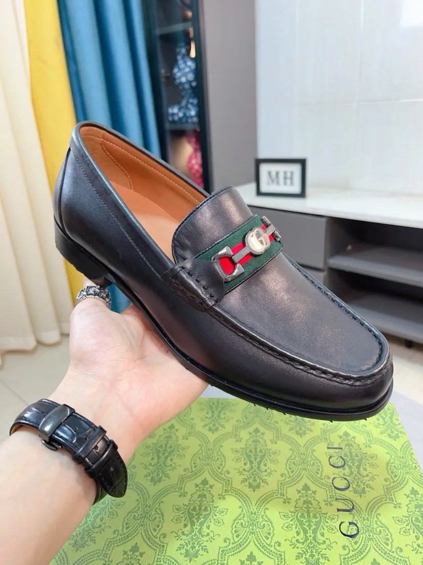 Men's shoes 💰500🌹🌹Niuli [GUCCI Gucci] A new style of formal men's leather shoes is coming~ The original quality upper is made of patent leather imported from Italy, the leather is soft and delicate, comfortable and soft first-layer cowhide lining, rubber wear-resistant outsole, the shoe shape is dignified and domineering, and the luxury charm cannot be concealed! The natural and free nouveau riche leads the trend. Code number: 38-44